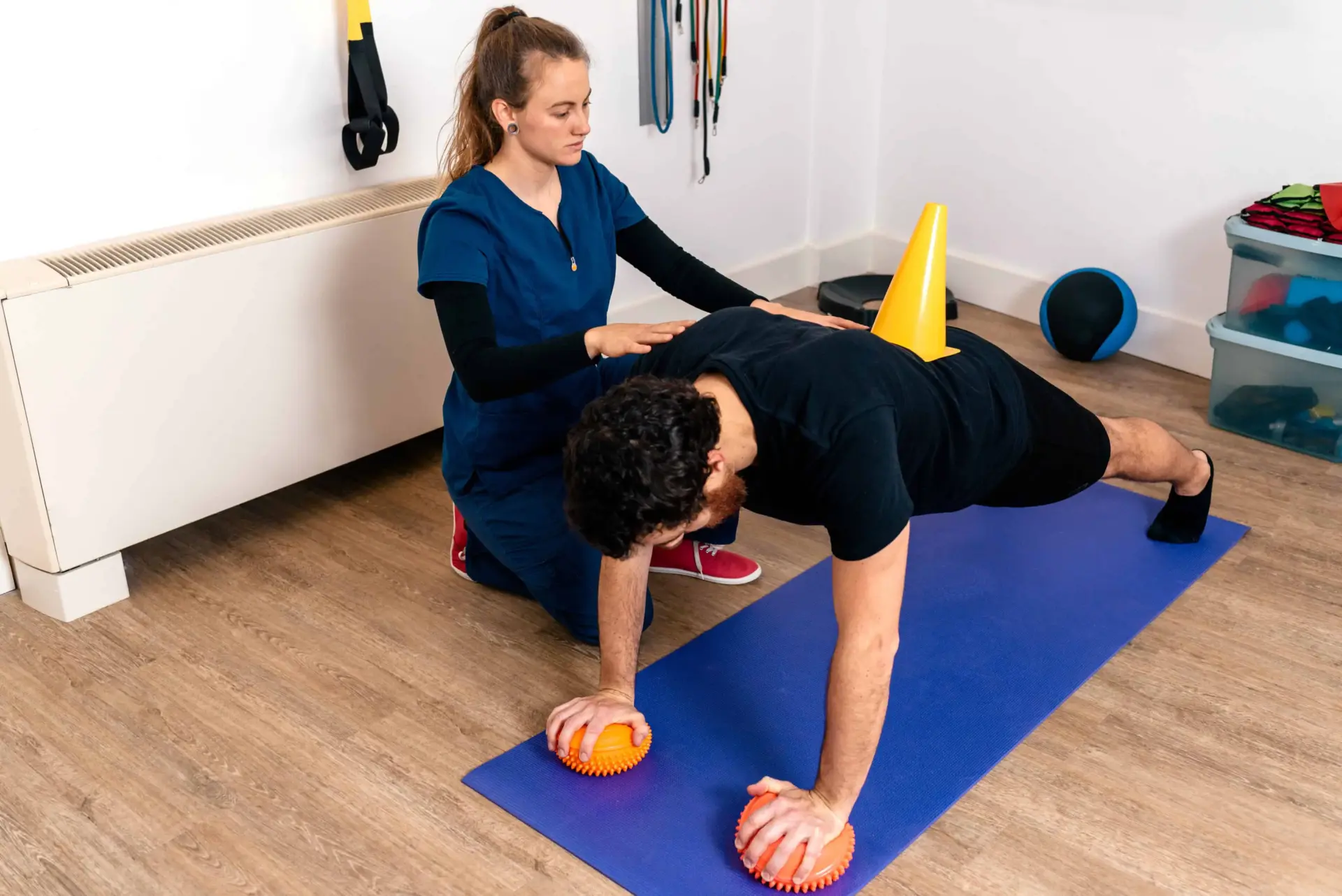 Hombre en fisioterapia